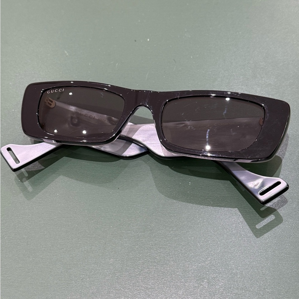 Gucci Fluo Rectangular Sunglasses in Shiny Black & Grey Solid. - Picture 1 of 6